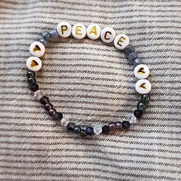 Taylor Swift Friendship Bracelet - Picture 1 of 2